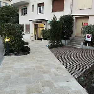 Le 29 Promenade Des - Golden Square Apartment